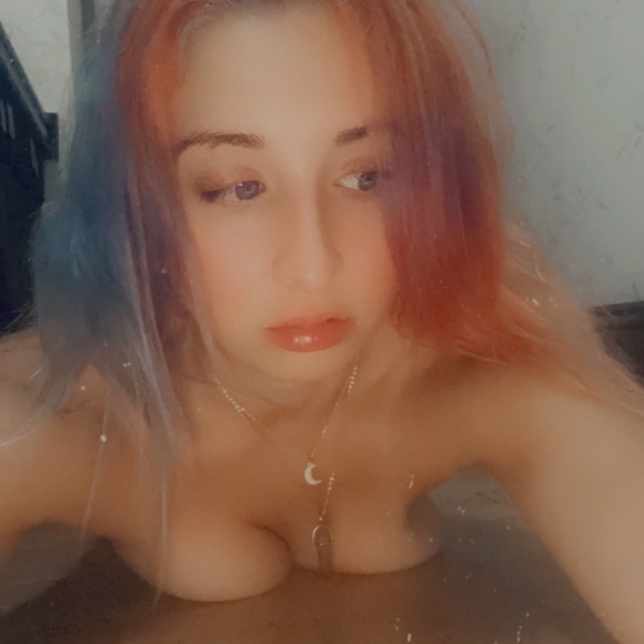 Meet your Posher, Celena - Picture 3 of 4